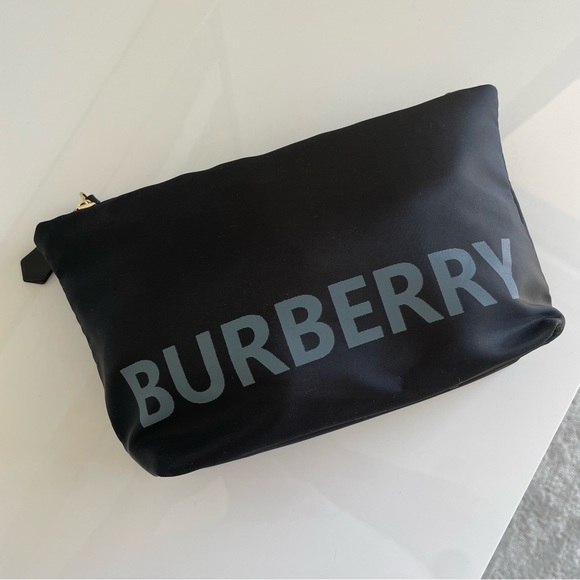 BURBERRY 💯 Authentic Cosmetic Zippered Pouch ☆ Priced to Sell 💲 - Picture 4 of 12